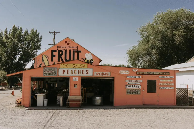 The Cash-Only Highway Empire That Fed America Off the Grid